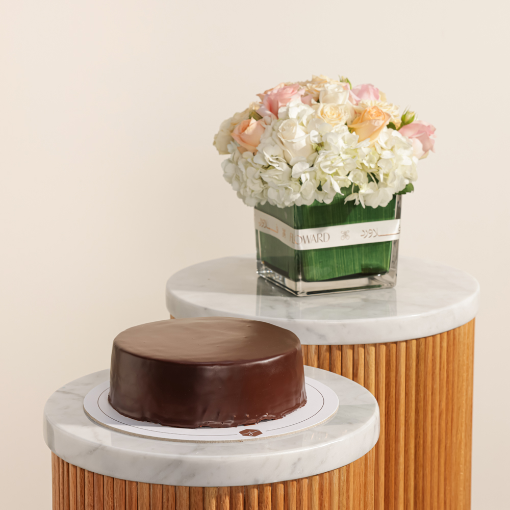  J's Bakery Chocolate Fudge Cake | Sweetness Flower Vase