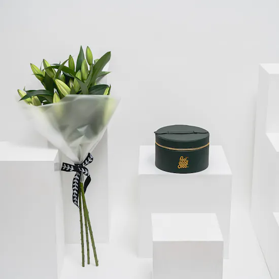 Feel Good Tea Green Leather Tea Box | White Lilies