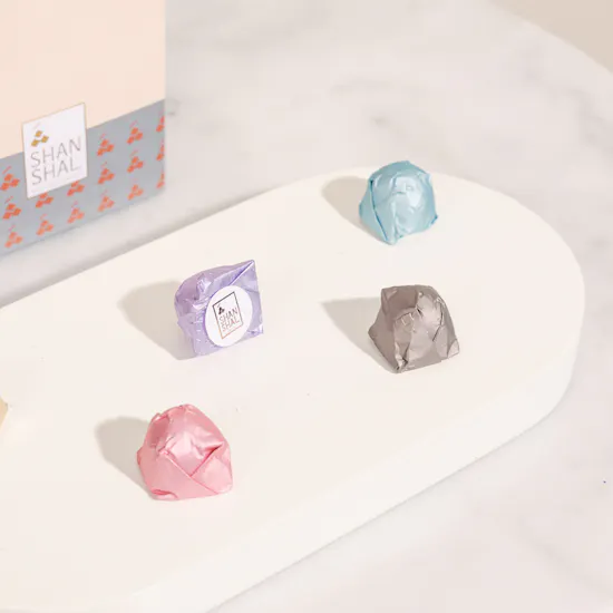 Shan Shal Small Chocolate Box | 20 White Flowers