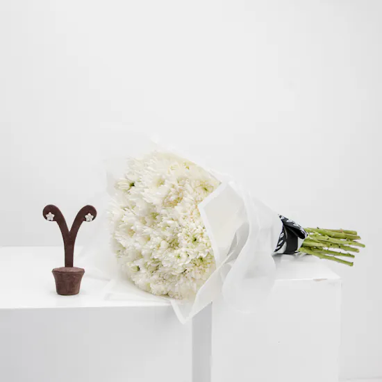 Felizmoda Silver Flower Earrings | White Chrysanthemums
