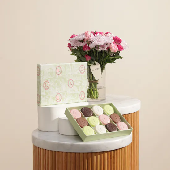 Ladurée Eugénie Medium Gift Box | Stunning Flower Vase