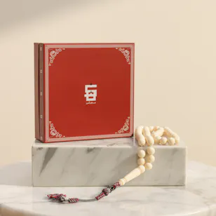 مسبحة بكالايت باللون الأبيض من كُن