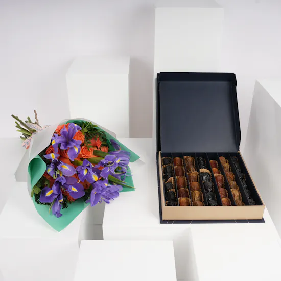 Nua Dates Signature Gifting Box | Blooms bouquet