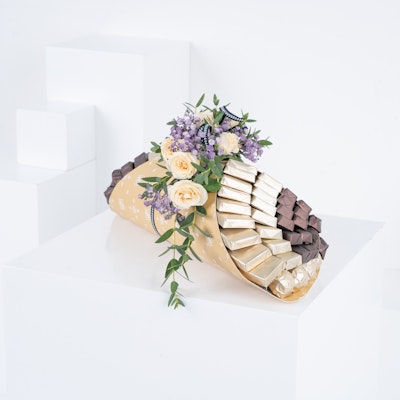 Linne Assorted Wrapped Chocolate bouquet With Flowers - III