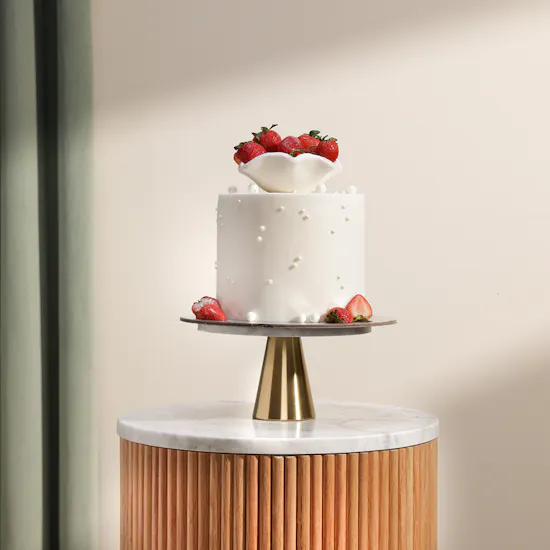 Floward Strawberry Cake
