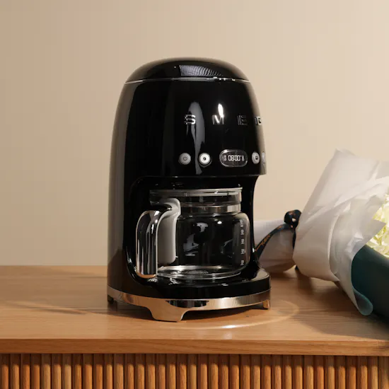 Smeg 50's Style Red Drip Filter Coffee Machine | Flowers Bouquet