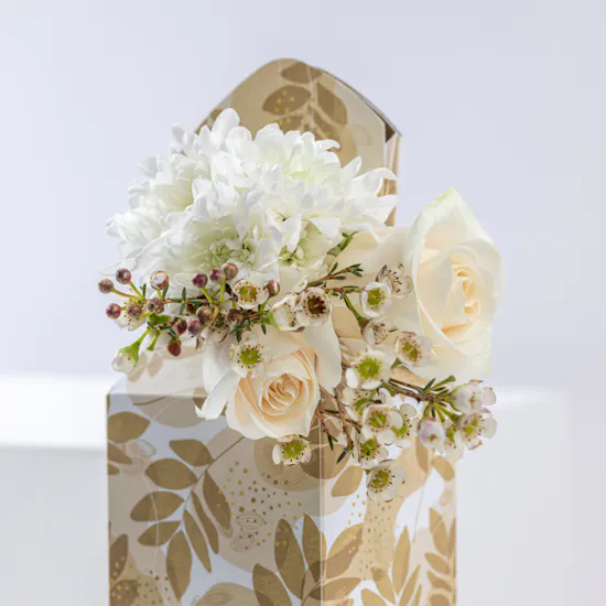 Laderach Tartufi Pack | White Flowers
