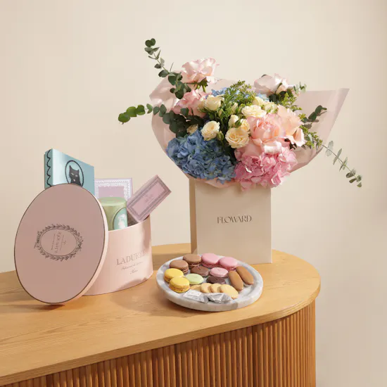 Ladurée Pink Gift Hamper Box | Most Beautiful Moments Flowers Bouquet