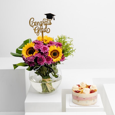 Voila Pistaberry Mini Cake | Graduation Flowers