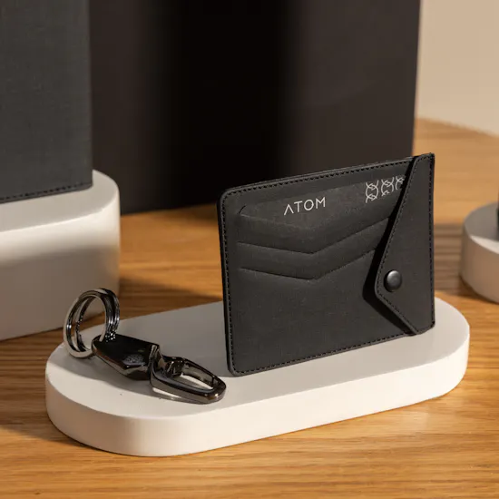 Atom Welcome in Black Gift