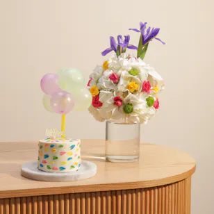 Sweet Atelier Happy Birthday Cake | Pure Flowers Vase Sweet Atelier Happy Birthday Cake | Pure Flowers Vase