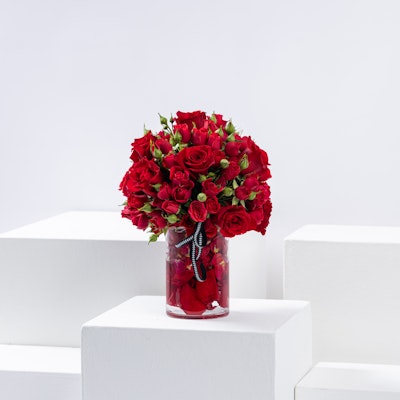 Red Roses Vase | 22 Flowers