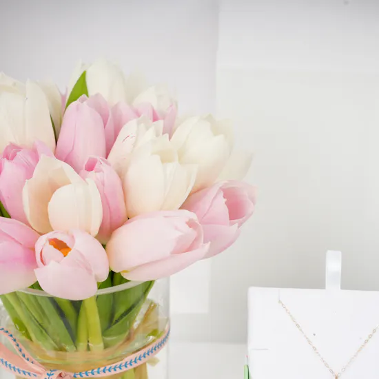 Miss L Pisces Zodiac Sign Gold Necklace | Tulips Vase