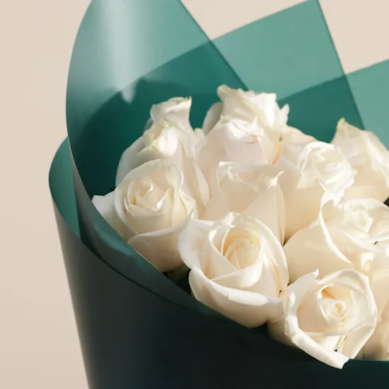 Feel Good Tea Ocean Blue Tea Box | Father's Day Roses Bouquet