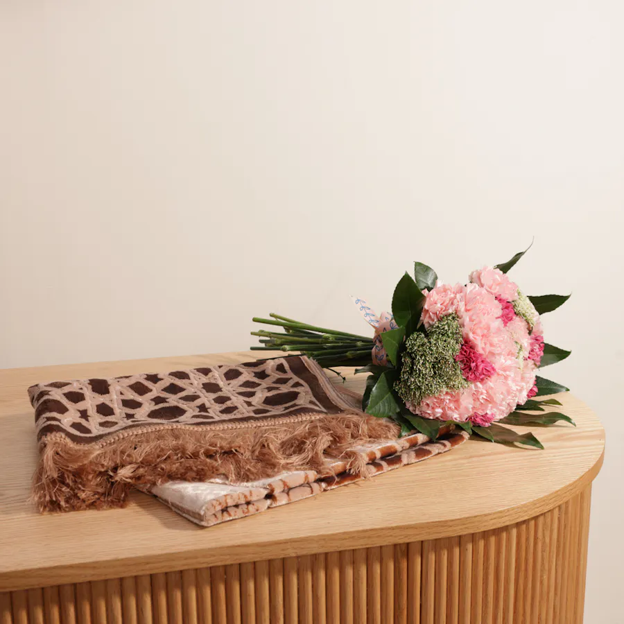 Quffah Pray Mat | Pink Carnation 3