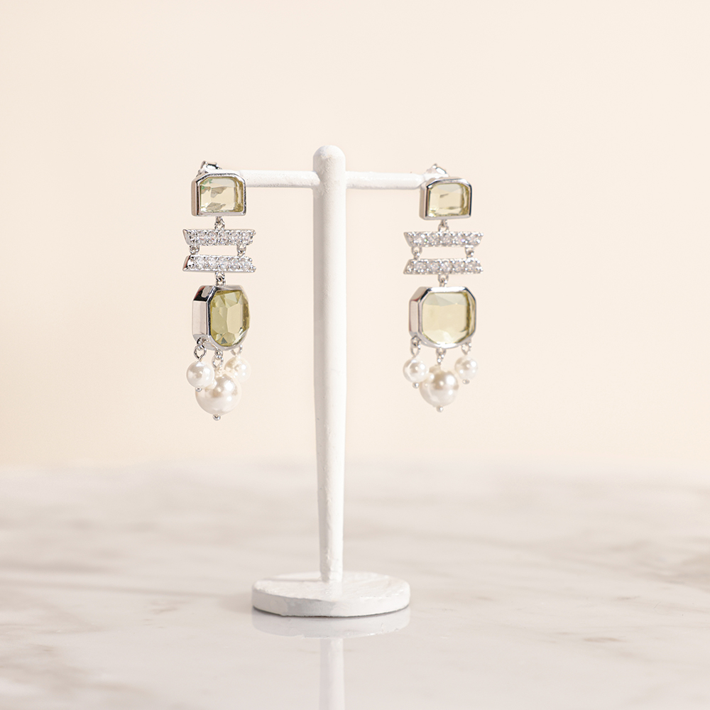 Floward Elegant Pearl Earrings