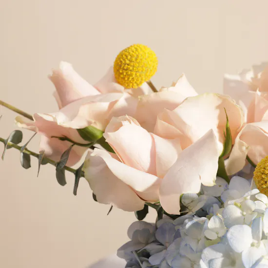 Sweet Atelier Customized by Photo 2026 Graduation Cake | Delicate Flower Vase