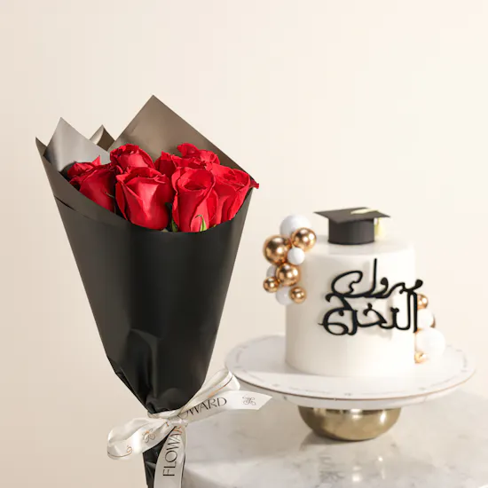 December Cake Elegant Graduation Cake | Soft Roses Bouquet