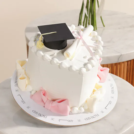 Floward Graduation Heart White Cake | The Proud Moment Flowerd
