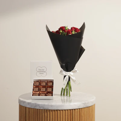 صندوق شوكولاتة من فلاورد | باقة زهور شغف الحب صندوق شوكولاتة من فلاورد | باقة زهور شغف الحب