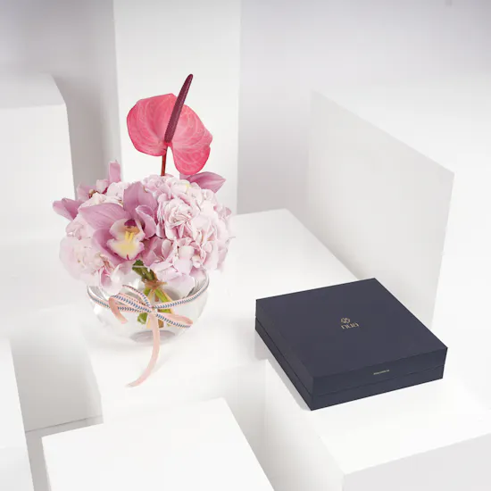 Nua Sukkari Dates Luxury Gifting Box | Pink Flowers