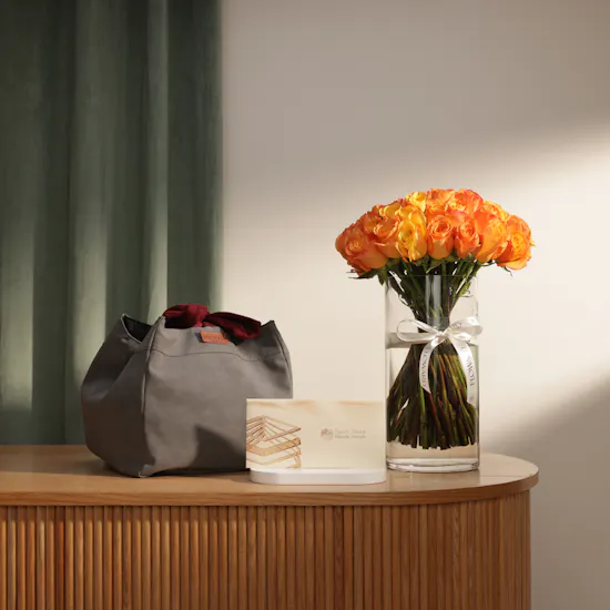 Nusuk Umrah Services Gift Voucher | Quffa Royal Prayer Gift Bag and Flowers