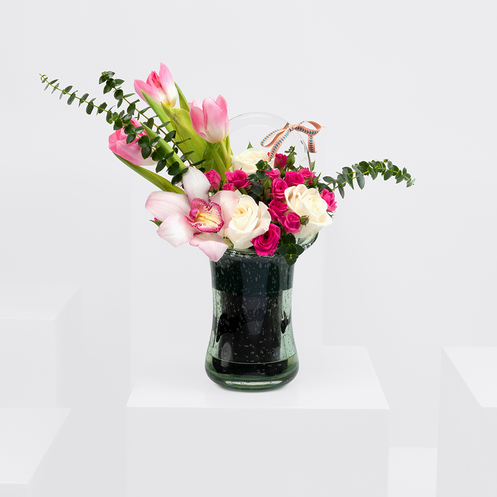 يشع باللون الوردي