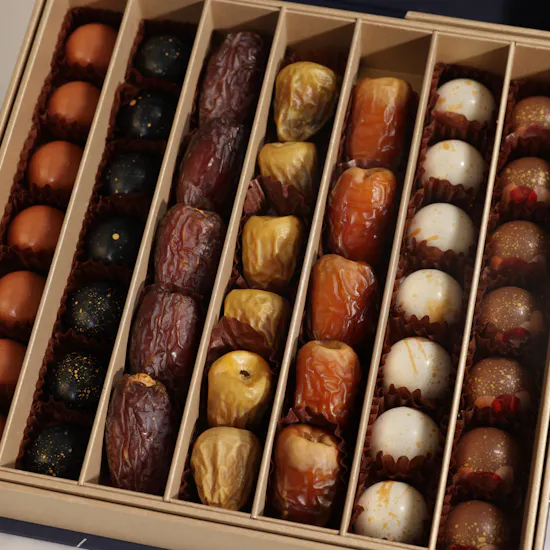 Nua Small Classic Signature Date and Chocolate Bonbon Box