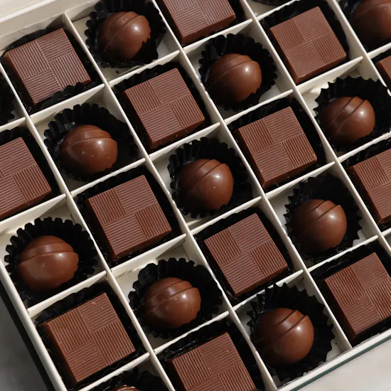 Floward Essence of Joy Medium Chocolate Box