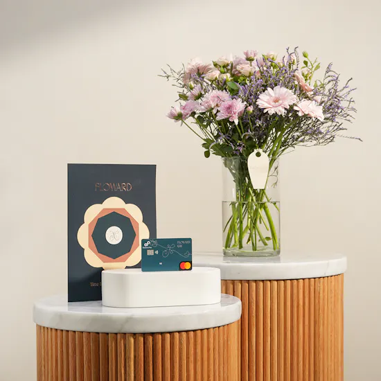 Floward Card 50 USD | Grand Selection Flower Vase