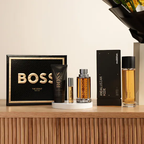 Woody Elegance Gift Set | Golden Roses Bouquet