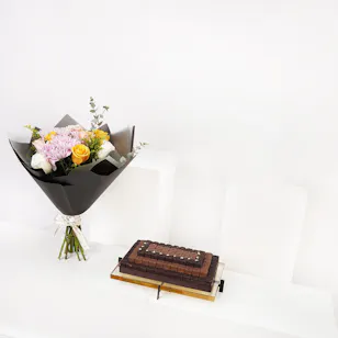 More Chocolate Piatto Di Vetro Tray | Rose Bouquet More Chocolate Piatto Di Vetro Tray | Rose Bouquet