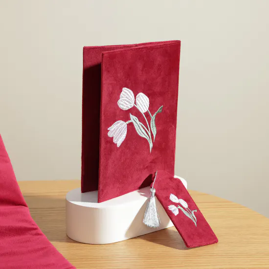 Glossy Touch Red Tulip Prayer Set