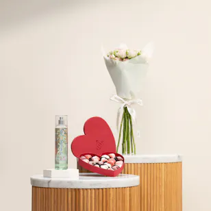 Bath & Body Works Magic in the Air Fine Body Mist | Fleur Chocolate and Flowers Bouquet Bath & Body Works Magic in the Air Fine Body Mist | Fleur Chocolate and Flowers Bouquet