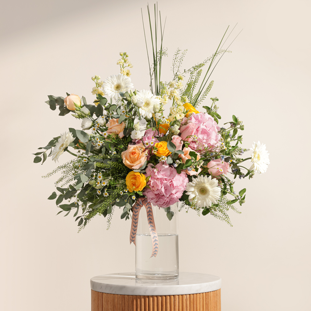 فازة زهور يوم مشرق