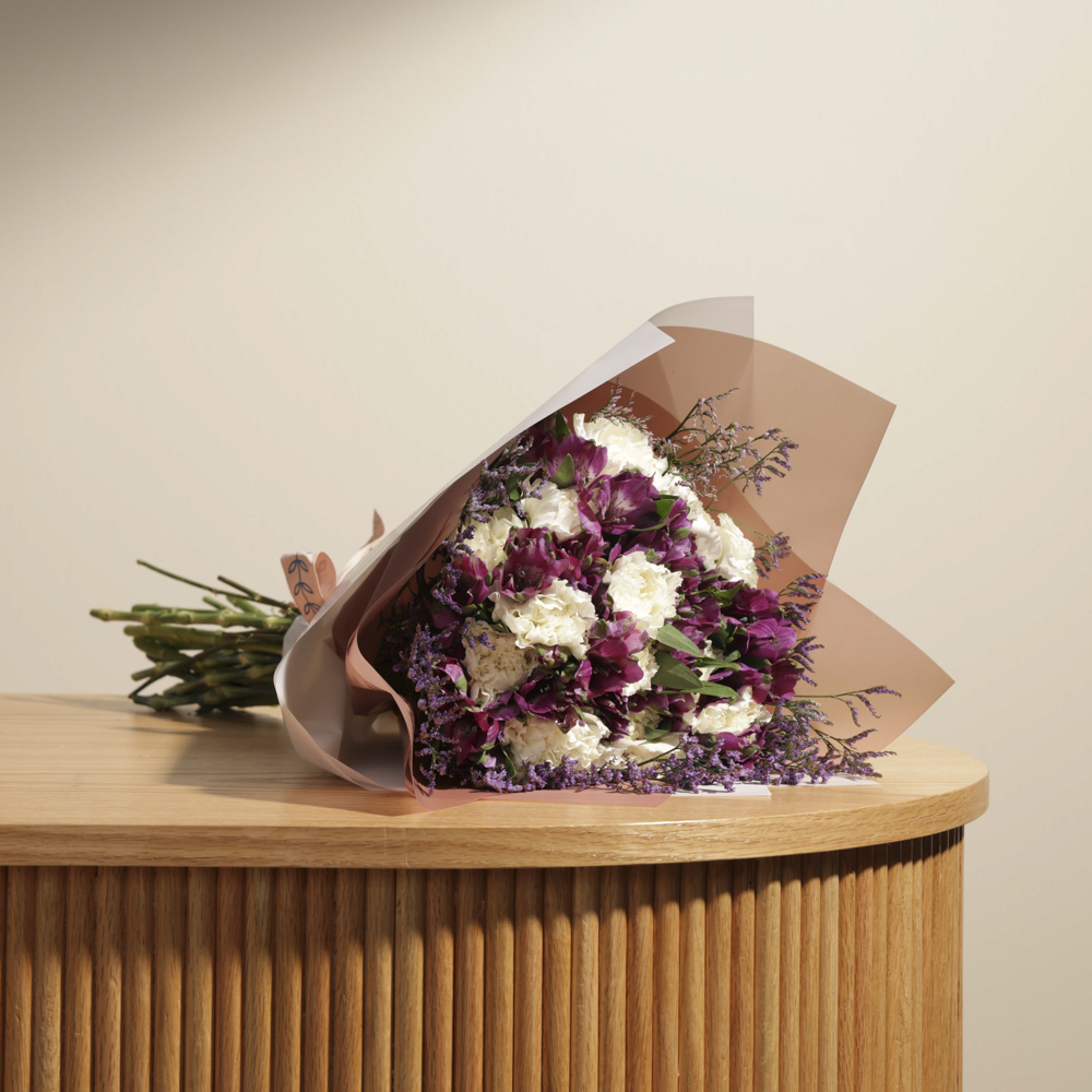 كرنيشن و ألسترميريا | باقة يد