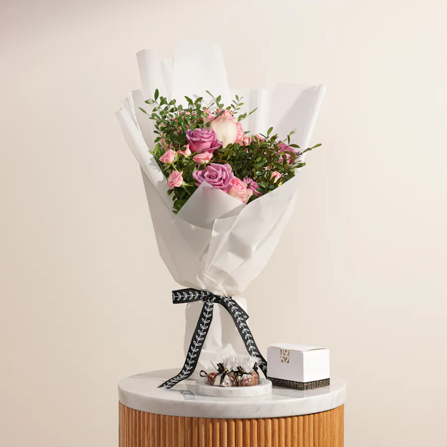 Laderach Wrapped Praline Chocolate Box | Roses Bouquet 4