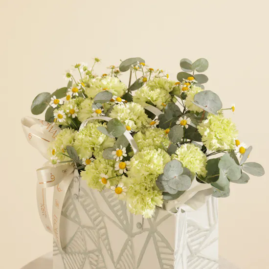 Green Beauty Breeze Flower Vase
