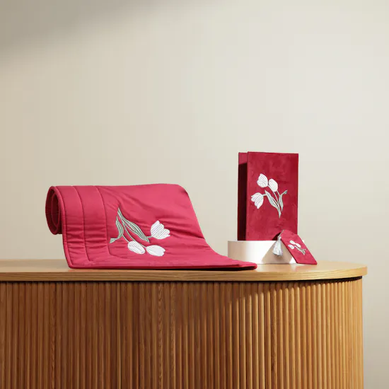 Glossy Touch Red Tulip Prayer Set