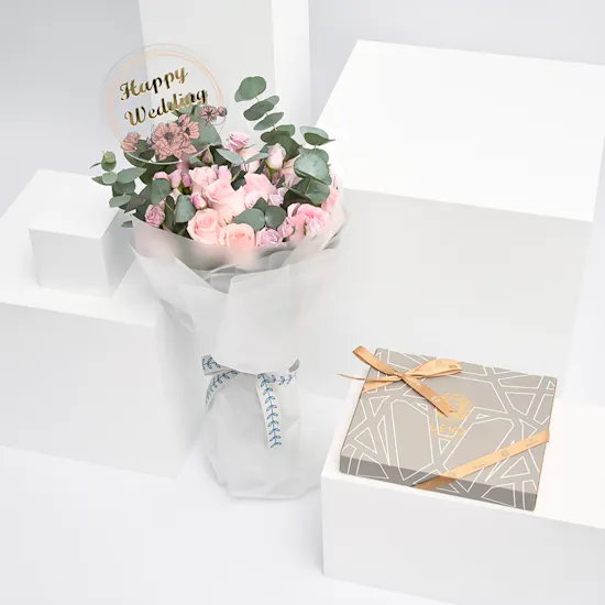 Levo Chocolate Box | Wedding Blooms