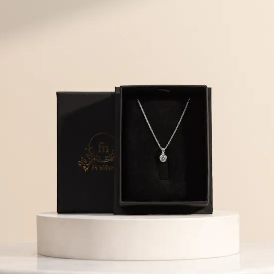 Felizmoda Moda Framed Stone Silver Necklace