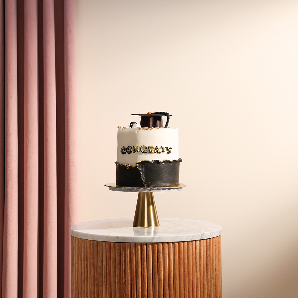 كيك التخرج من فلاورد  | شوكولاتة بيضاء مع فواكه مشكلة