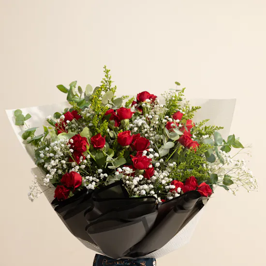 Classic Romantic Flowers Bouquet