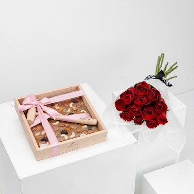 House of Cocoa Nuts Chocolate Block Hammer with Red Roses