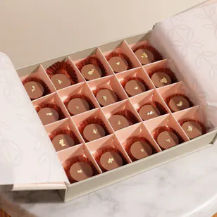 Floward Caramel Chocolate Box | 20 Pieces 