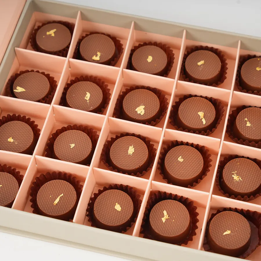 Floward Caramel Chocolate Box | Baby Roses  6
