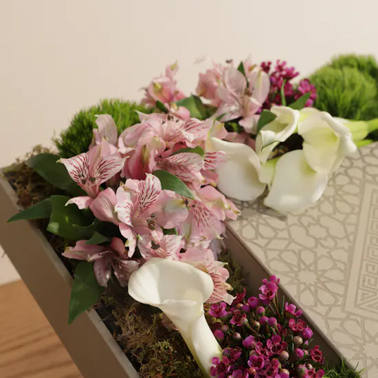Floward Holy Qur'an and Misbaha Beige Gift Box | Pink Flowers