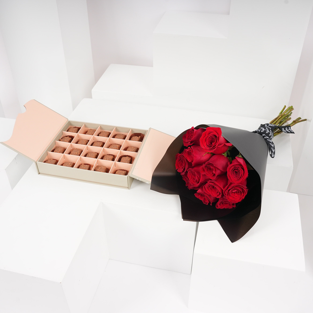 علبة شوكولاتة كرنشي من فلاورد | باقة ورد جوري أحمر