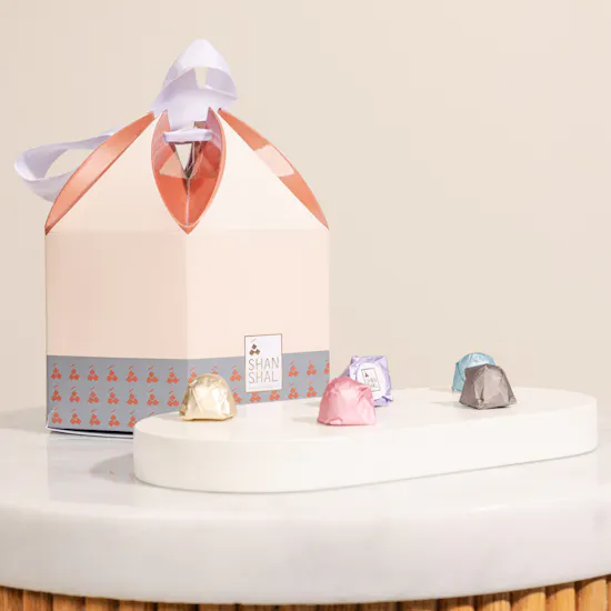 Shan Shal Chocolate Box | White Rose Vase