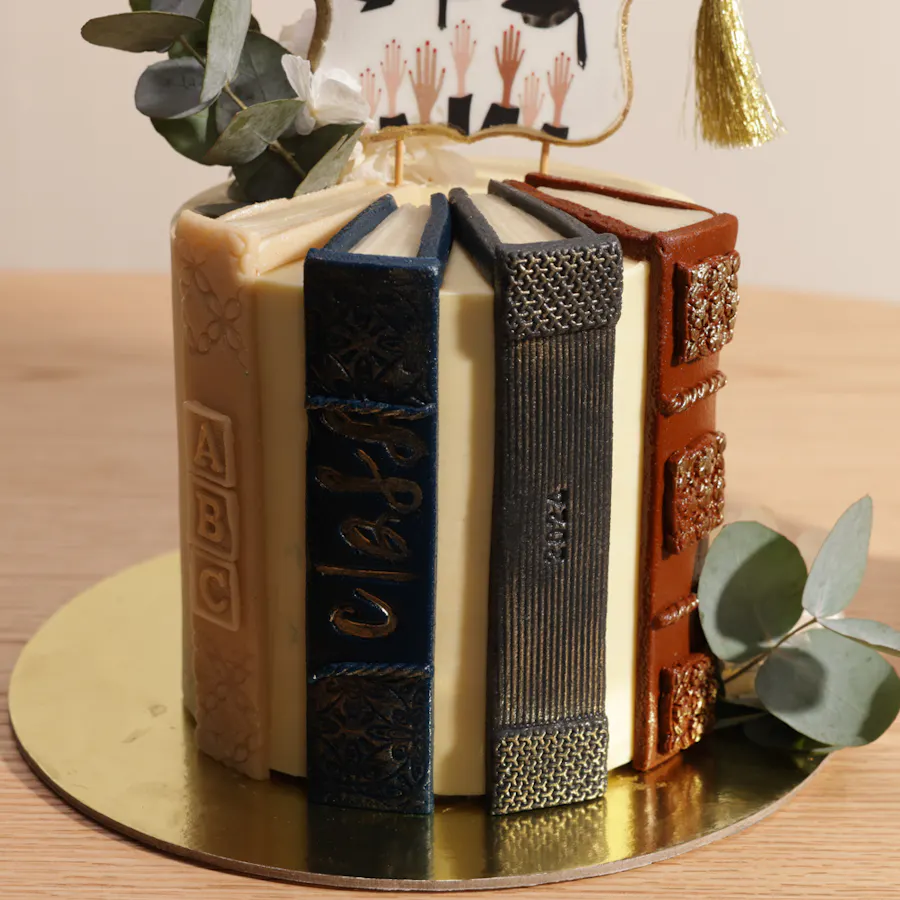 Sweet Atelier Big Graduation Cake | Flowers Vase 3